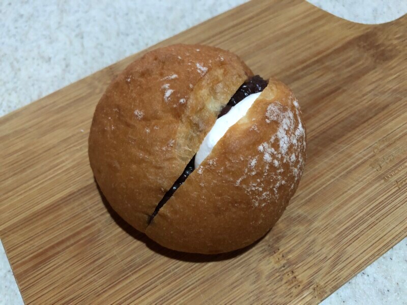 パン生地はフランスパンのように噛みごたえがある