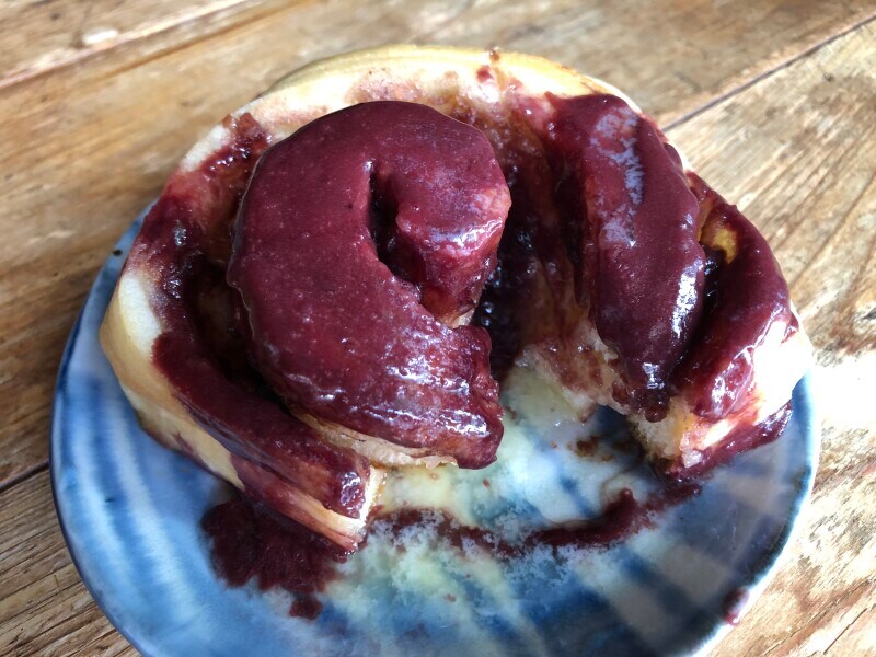 デニッシュ生地にもバターがしみ込む