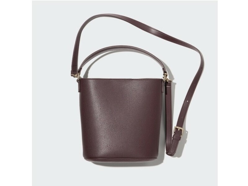 ユニクロ　レザータッチバケットショルダーバッグ　2990円（税込）