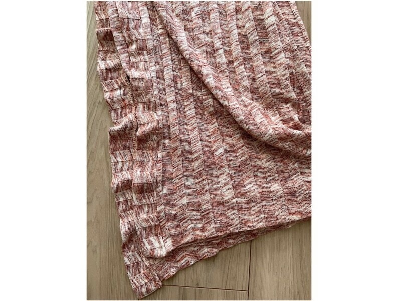 【NGポイント】生地が柔らかいロングカーディガンは長年愛用しているうちに片方の裾が伸びてしまうことも