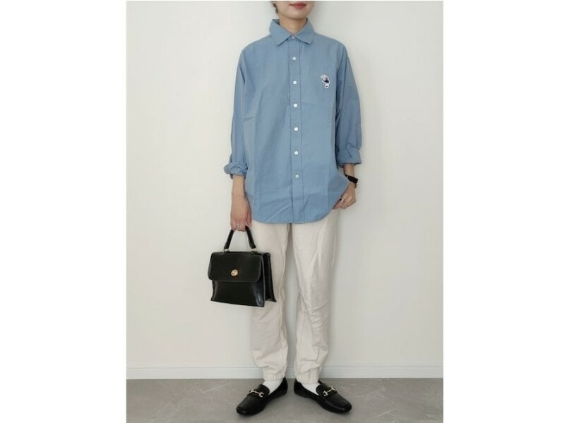 きちんと感のあるローファーがコーデを引き締めてくれる　出典：WEAR