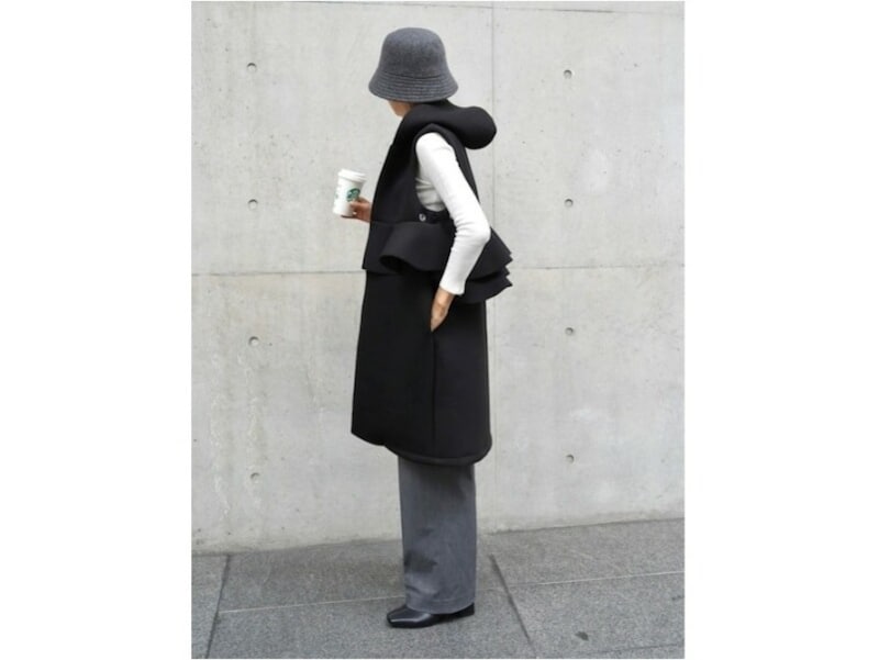 暖かい素材のバケットハットをプラスして秋冬ムードに　出典：WEAR