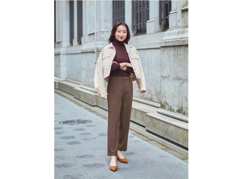 インナーにタートルネックを合わせてきれいめかつ暖かさもキープ 出典:StyleHint