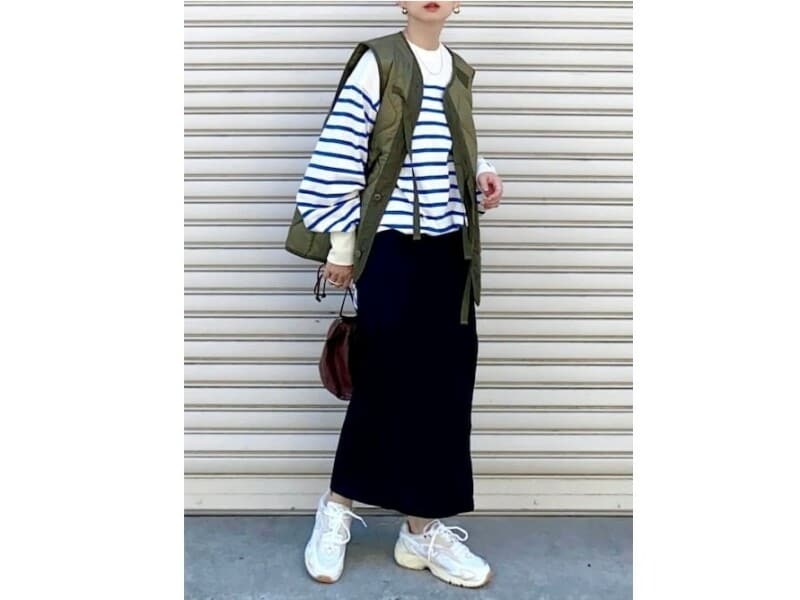 さっと羽織れて軽やかに動けるベストは持っておくと便利です　出典：WEAR