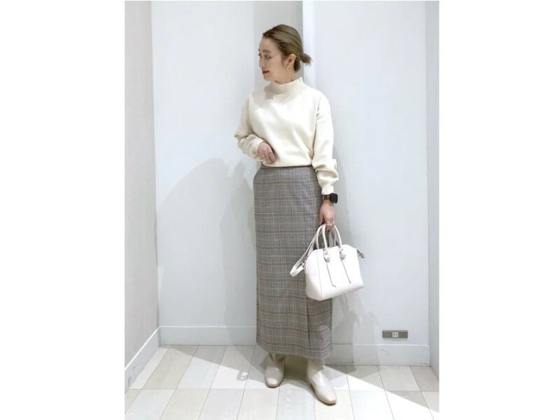 ホワイト系のブーツは抜け感をプラスしながら明るい雰囲気に　出典：WEAR