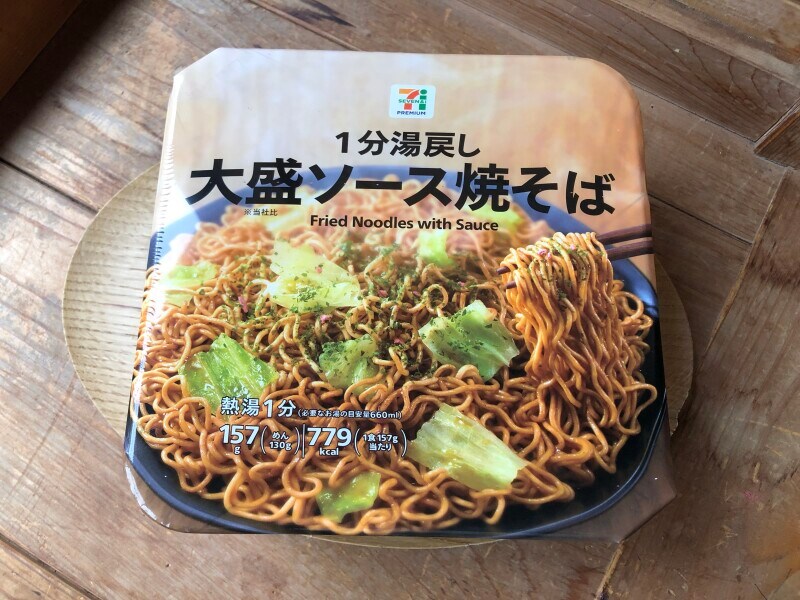 セブンイレブンのカップ麺「1分湯戻し 大盛ソース焼そば」