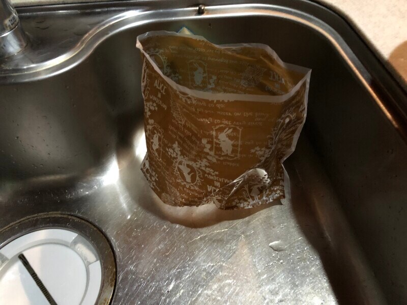 100均のごみ袋「ダイソーの水切りゴミ袋」は広げてシンクに置くだけ