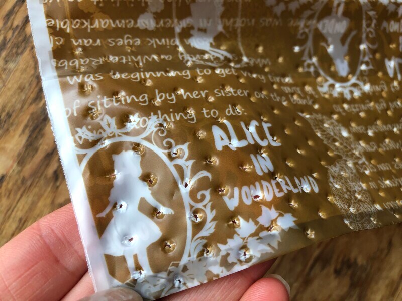 100均のごみ袋「ダイソーの水切りゴミ袋」は底部分に小さな穴がある