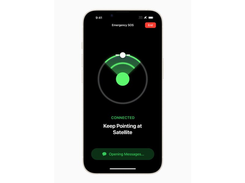 衛星通信を用い、携帯電話の電波が届かない場所でも緊急のSOSメッセージ発信が可能に。ただし当初利用できるのは米国とカナダのみとなる