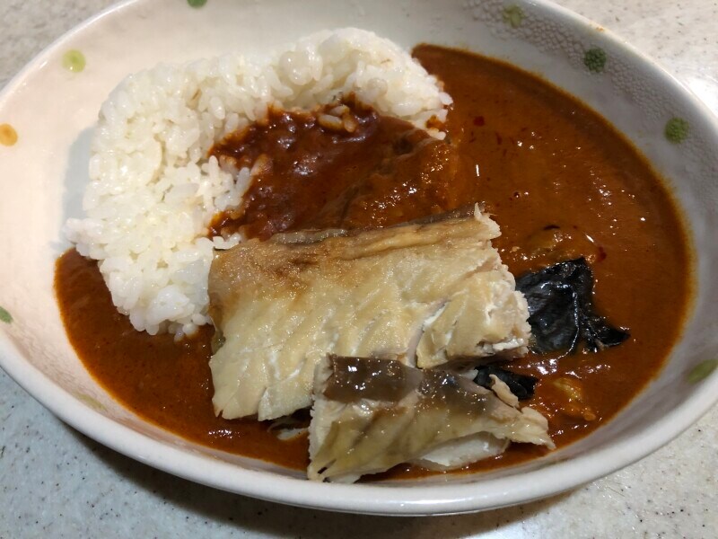 セブンイレブンの「さばの塩焼き」を使用したさばカレー