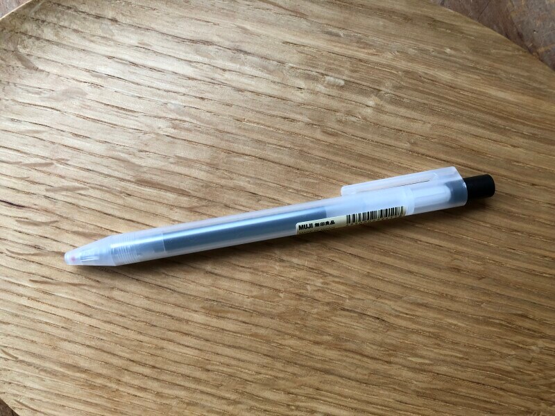 「さらさら描けるゲルインキボールペンノック式0.5mm 黒」