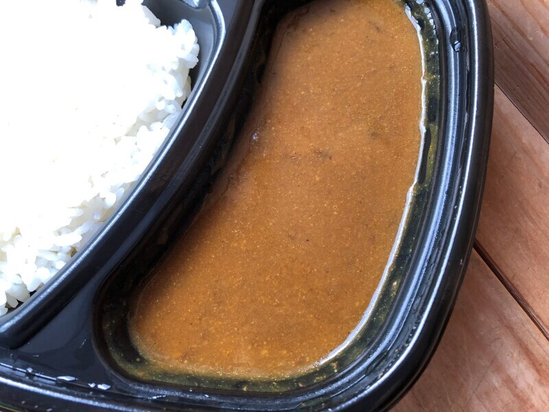 ほっともっとの「カレー」は、一般的な中辛のカレーほどの辛さ