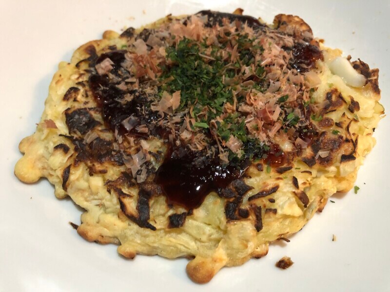 ローソンの「海鮮お好み焼」はソース、かつお節、あおさつき