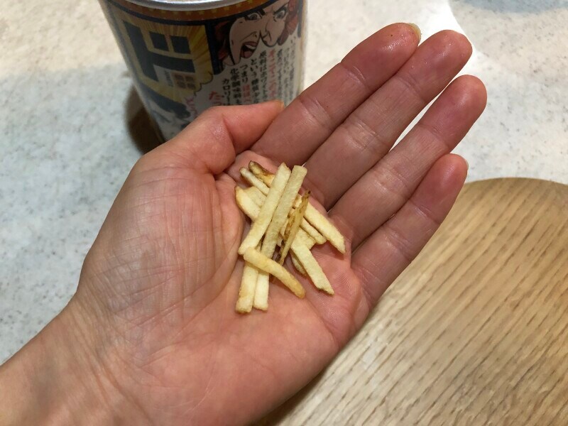 ドンキの「ポテトスティックス アメリカンソルト味」はそれほど長くないひと口サイズ