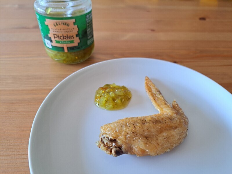 コメダ珈琲の「本場手羽先」のピクルスソース添え