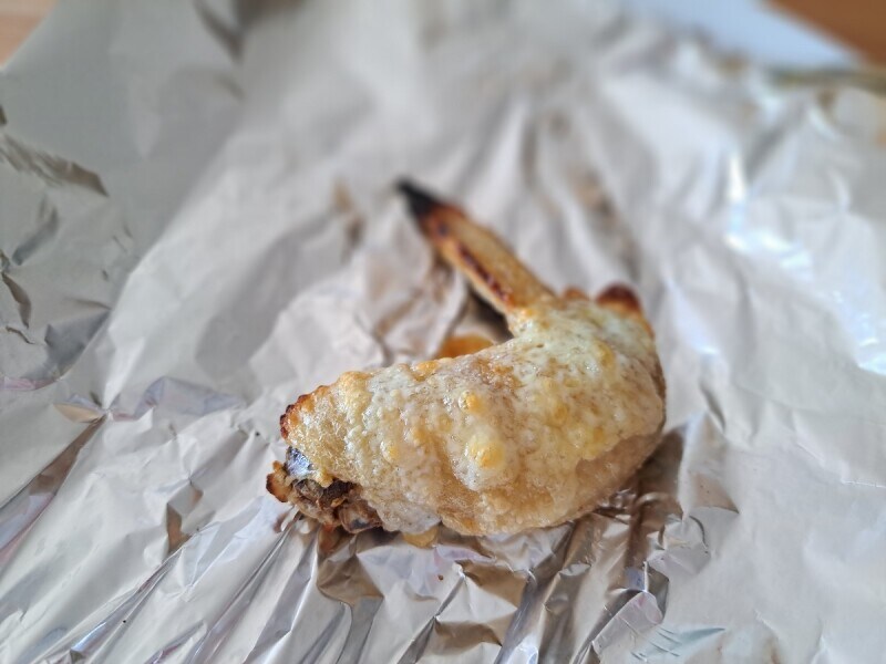 コメダ珈琲の「本場手羽先」のチーズがけ