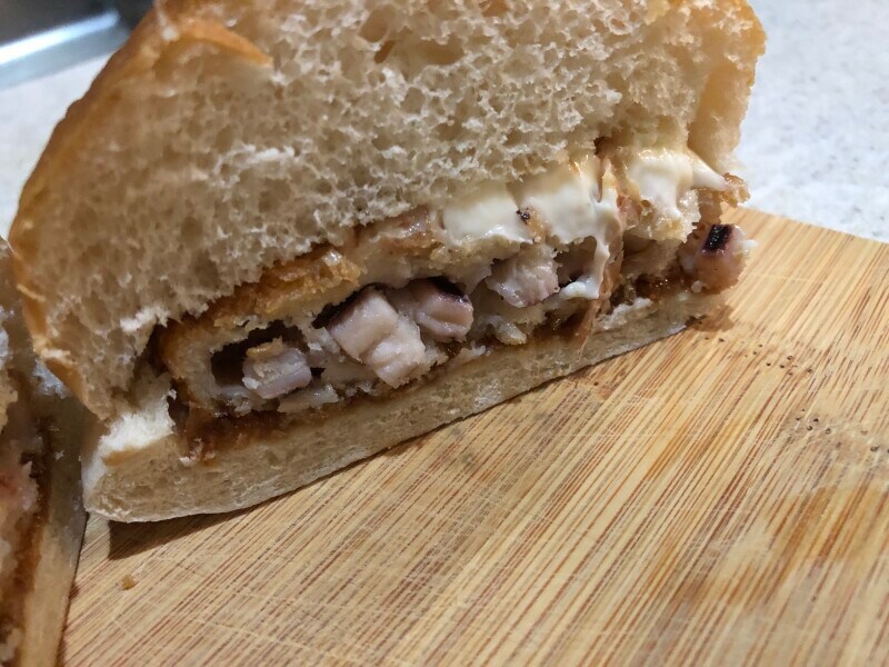 「アゲアゲイカメンチカツバーガー」は、たっぷりのイカが入っている