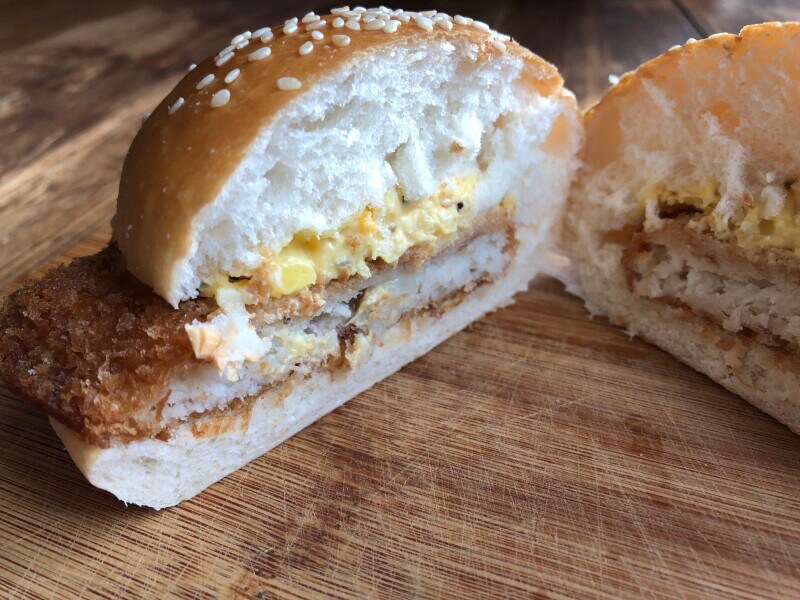 「濃厚たまごのタルタルフィッシュバーガー」はタルタルソースも多め