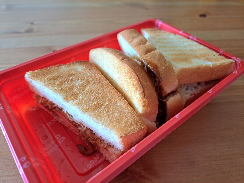 コメダ珈琲の「網焼きチキンホットサンド」