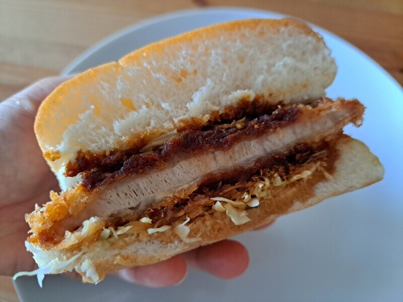 コメダ珈琲の「みそカツパン」