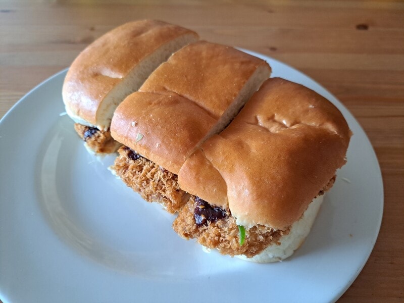 コメダ珈琲の「みそカツパン」