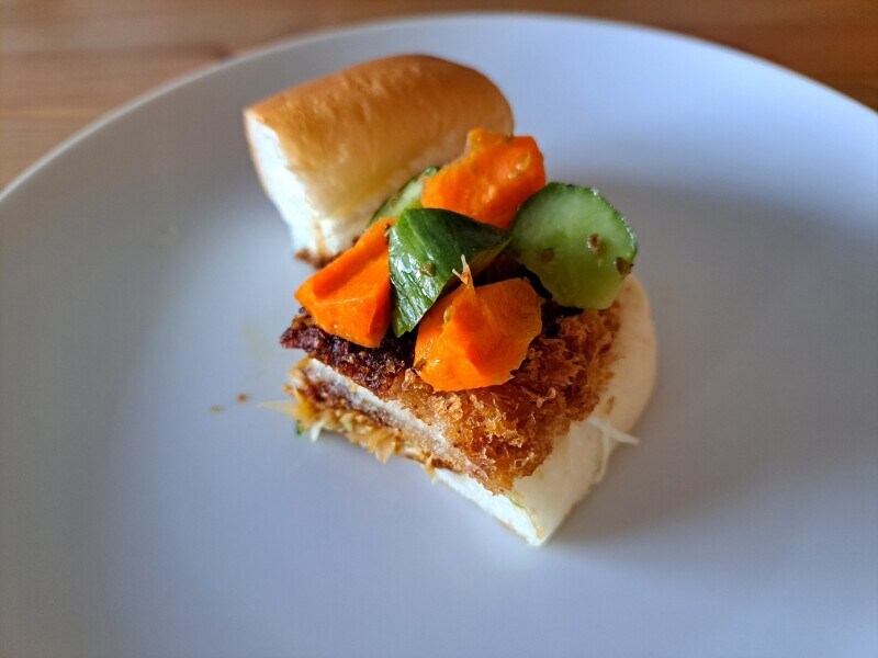 コメダ珈琲の「みそカツパン」