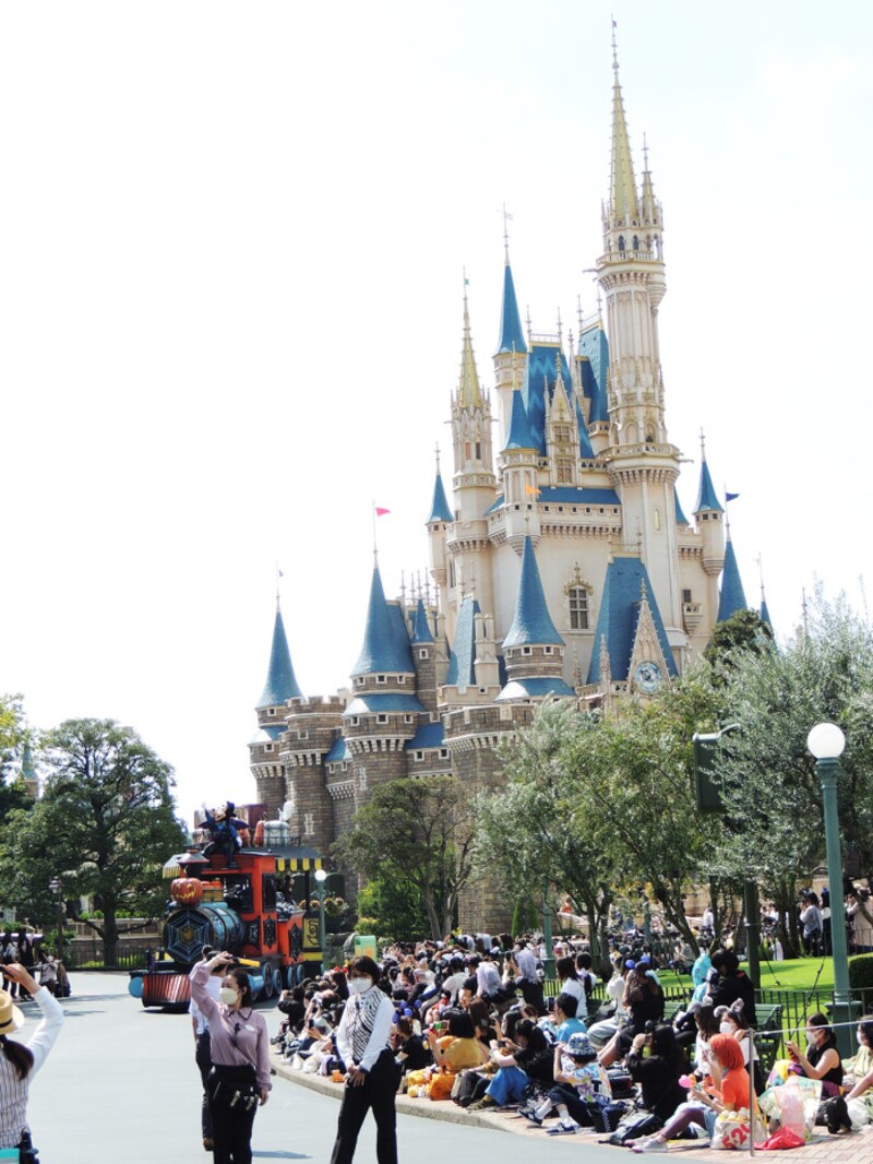 22年 ディズニー ハロウィーン の見どころをチェック ダッフィーの新しい友だちも登場 遊園地 All About