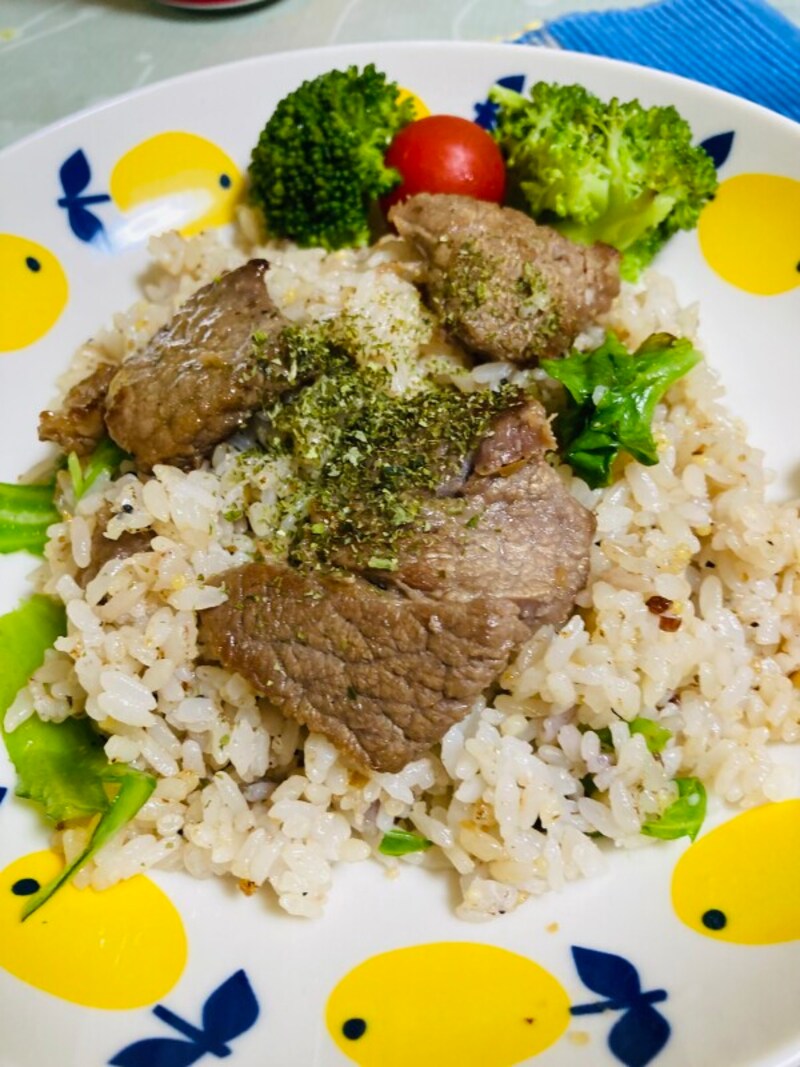 ガーリック風味がお肉のおいしさをひきたてます