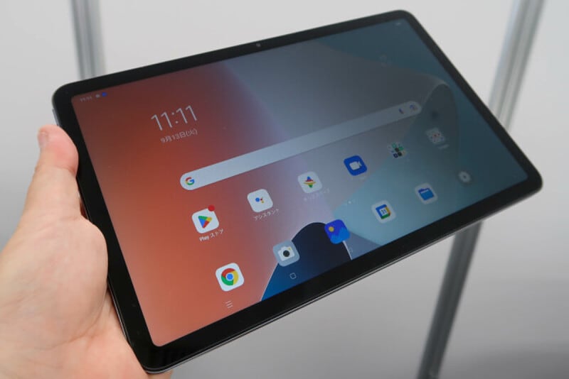 重さ約440gと軽量かつスリムで持ち運びやすい