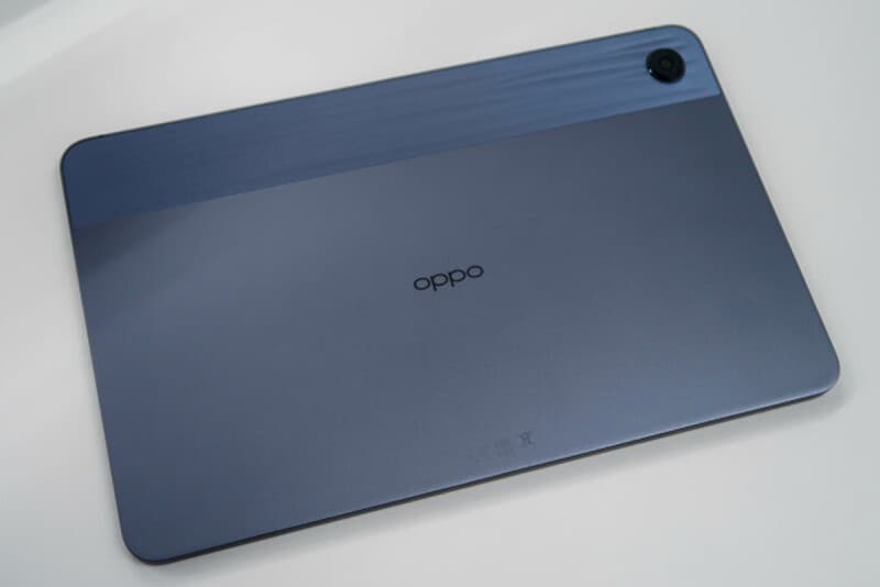 サラサラとした触感で指紋が付きにくい「OPPO Glow」加工