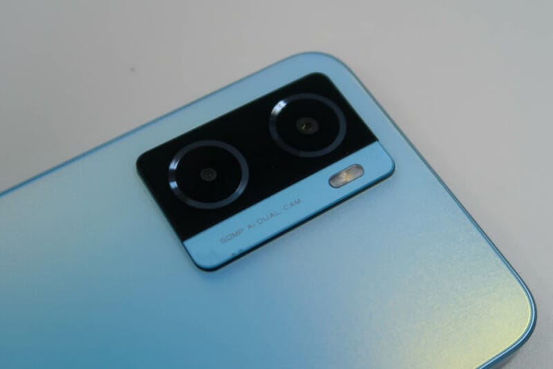 約5000万画素の広角カメラ＆深度センサーの2眼仕様