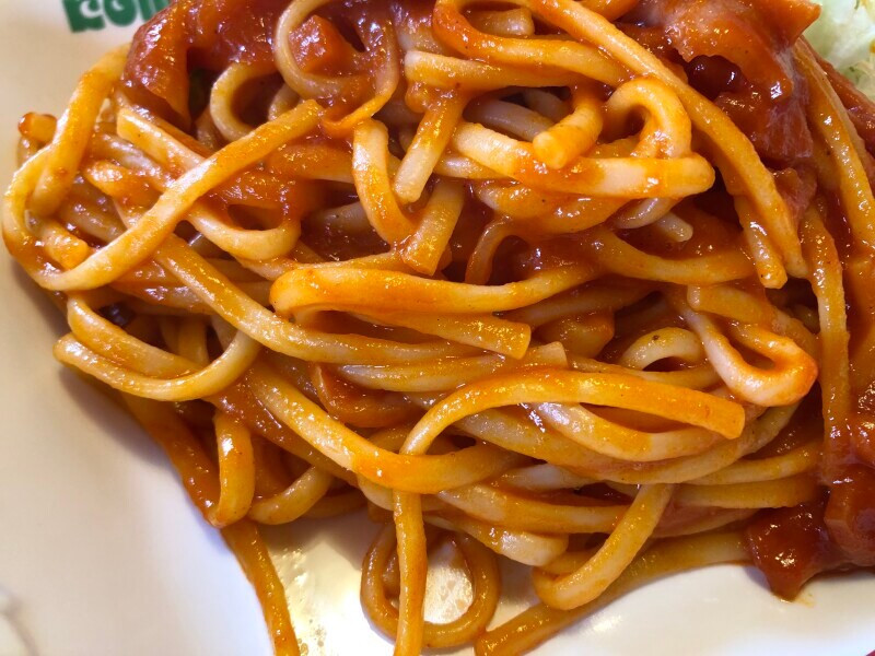 コメダ珈琲の「喫茶店の王道ナポリタン」は、もっちり太麺