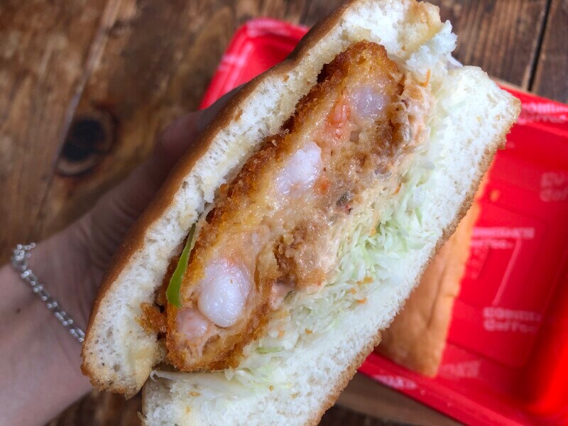 コメダ珈琲の「エビカツパン」はエビがプリプリ