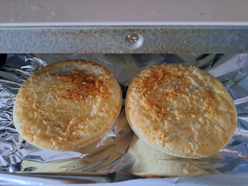 業務スーパーの「ミートパイ（ビーフ＆チーズ）」