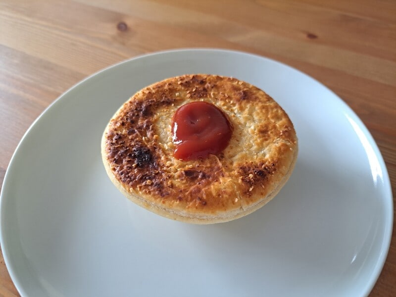 業務スーパーの「ミートパイ（ビーフ＆チーズ）」