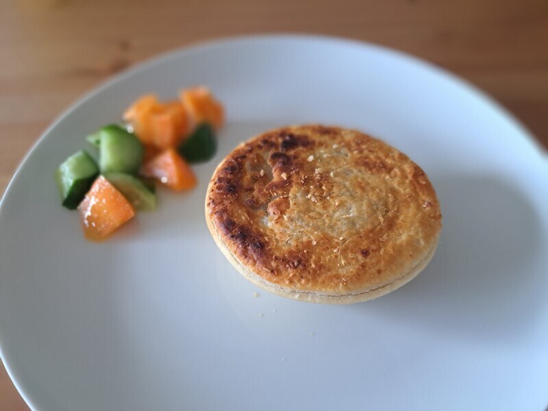 業務スーパーの「ミートパイ（ビーフ＆チーズ）」