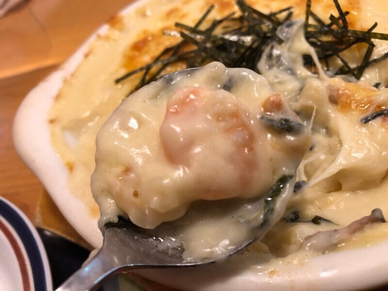 コメダ珈琲の「コメダグラタン」の海老はプリッとしている