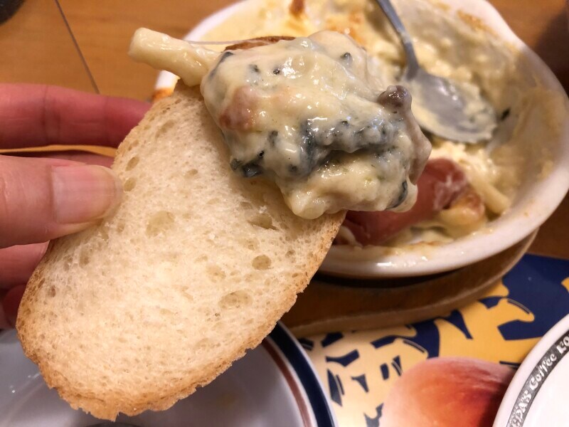コメダ珈琲の「コメダグラタン」をバゲットにつけてみて！