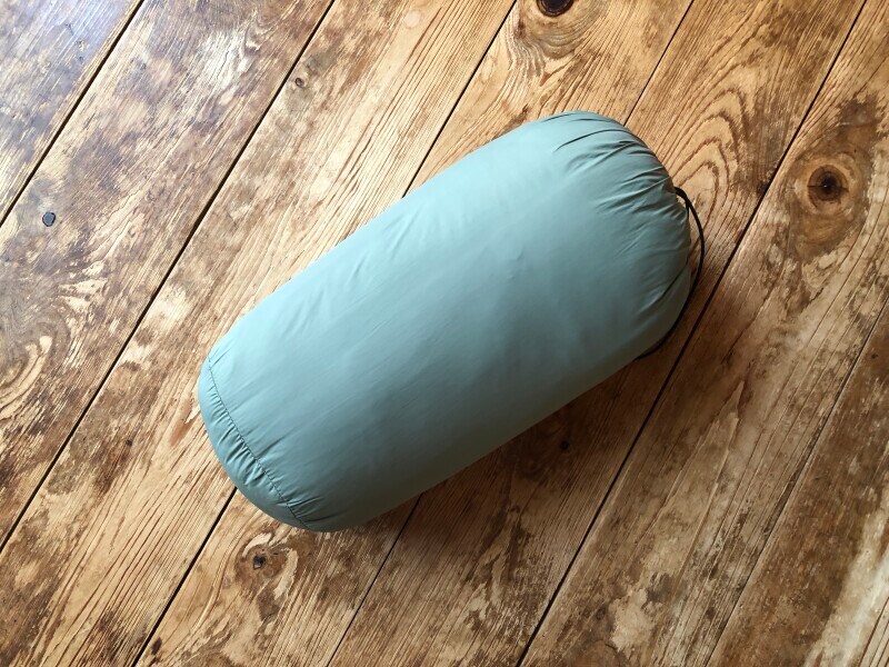 ワークマンの「レディースディアテックウォームブランケットポンチョ」は専用の袋つき