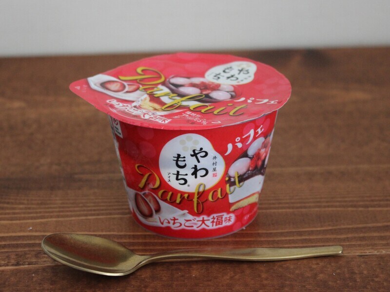 やわもちアイスパフェいちご大福味