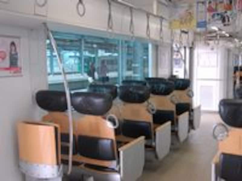 通勤電車の車内
