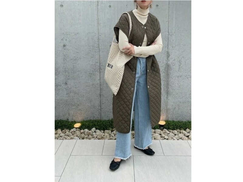 パンツ、スカート問わず合わせやすいところが着まわせるポイント 出典:WEAR