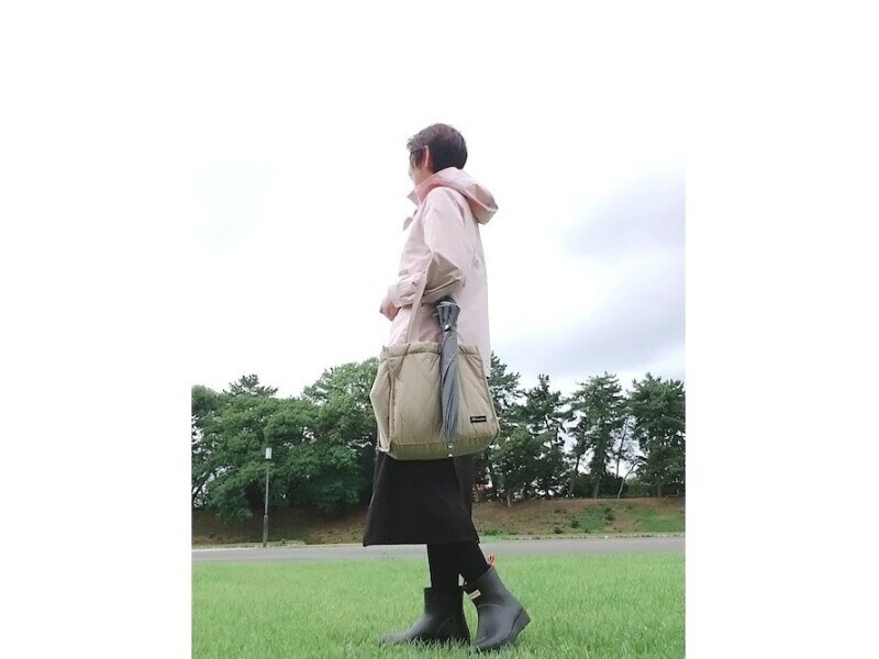 撥水加工のものをうまく取り入れると天気を気にせずおしゃれが楽しめる　出典：WEAR