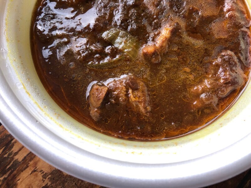 松屋の「ごろごろ煮込みチキンカレー」はカレーがこってりしている