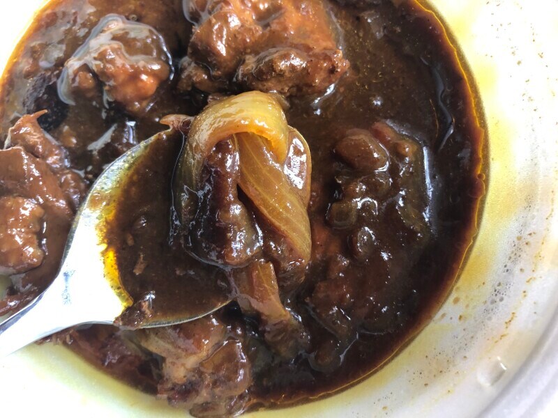 煮込まれた玉ねぎも美味しい！