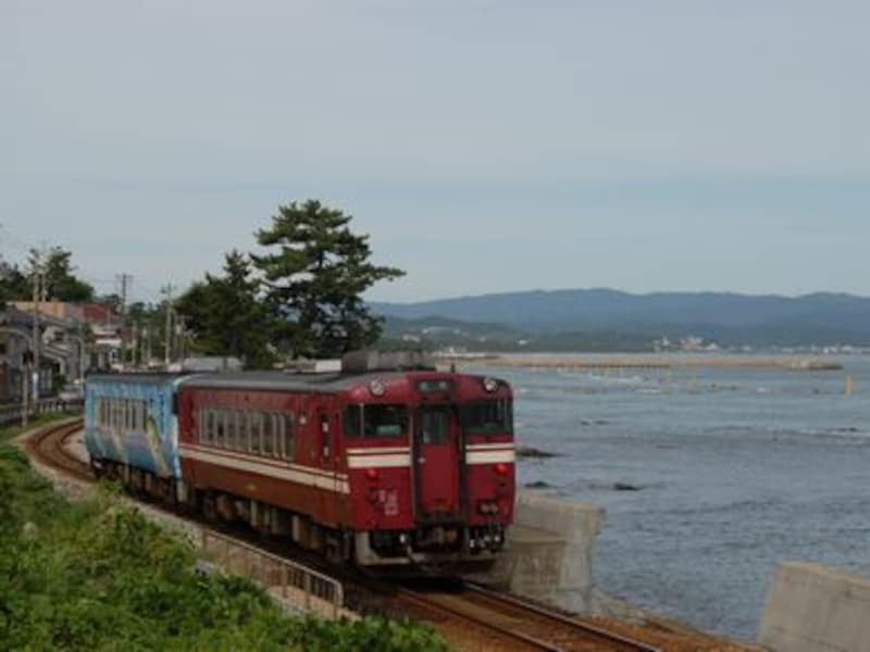 氷見線の雨晴海岸