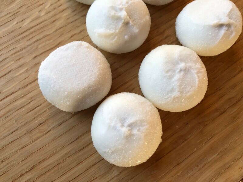 業務スーパーの「みたらしもちっこ」はバラバラに冷凍されている