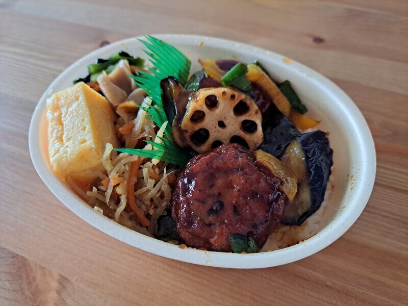 ほっともっとの「彩・豆腐ハンバーグと野菜の照りだれ弁当」