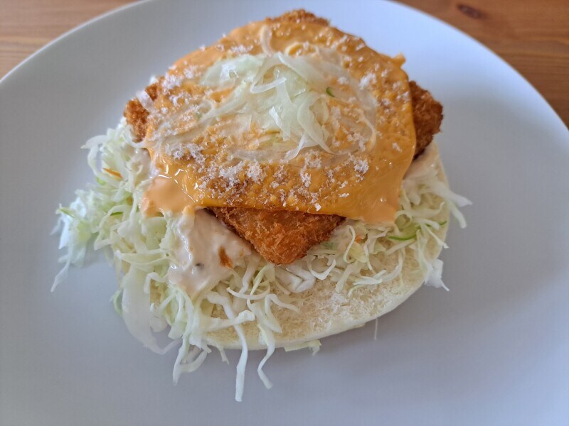 コメダ珈琲の「フィッシュフライバーガー」