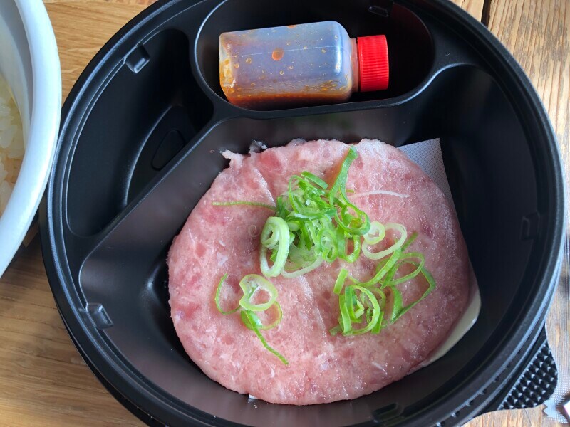 すき家の「まぐろユッケ丼」はトロトロのまぐろがたっぷり
